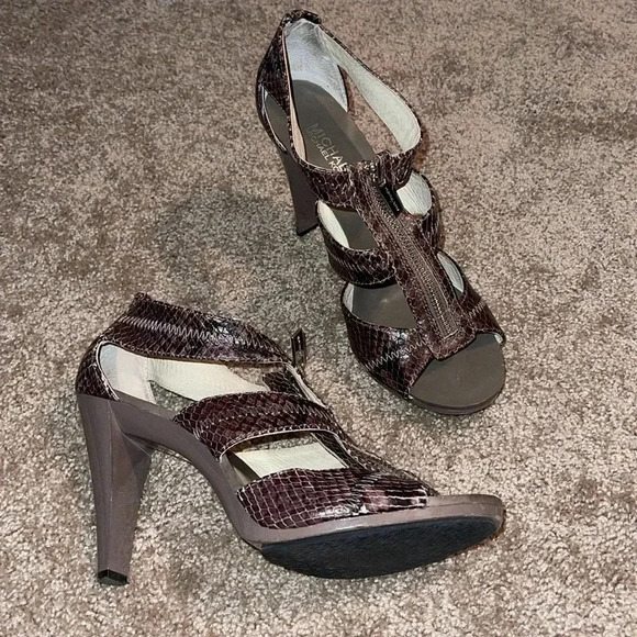 Michael Kors Berkeley Snake Skin Front Zipper Heels - US 8.5 - Picture 1 of 7